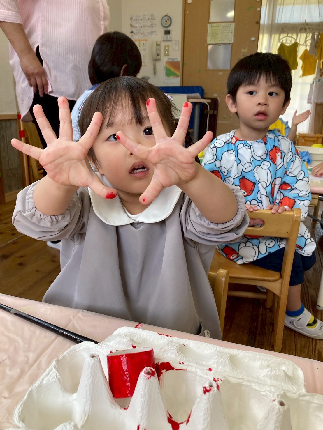 制作活動中の子ども