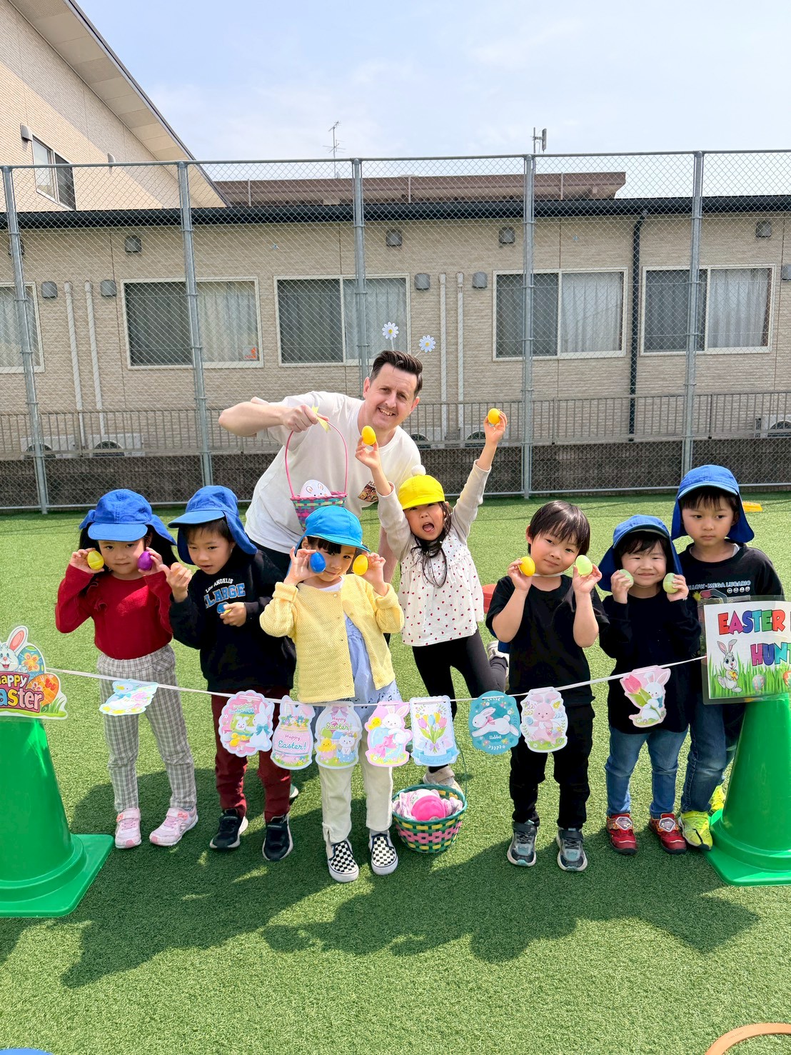 園庭でのイースターイベントの様子